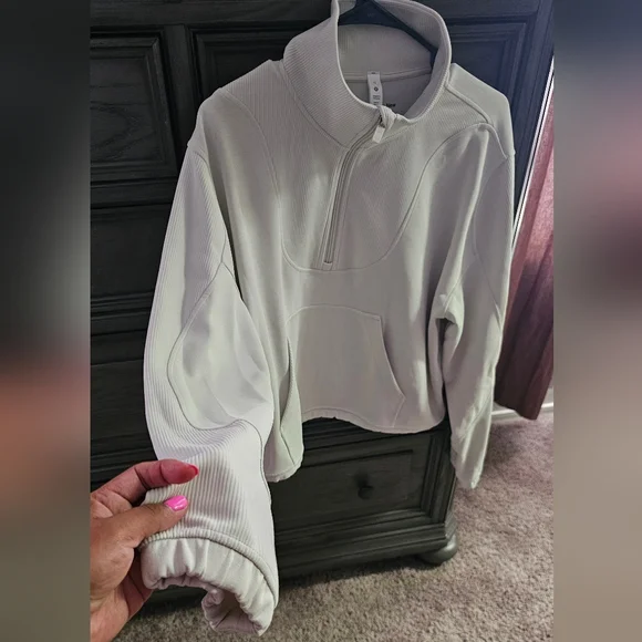 Lululemon Softstreme Pullover - Picture 4 of 15